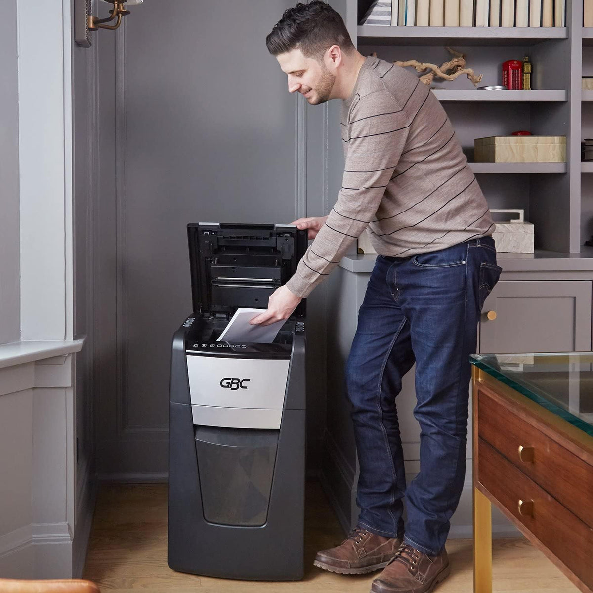 Auto Feed+ 230 Sheet Capacity Micro-Cut Paper Shredder O35245
