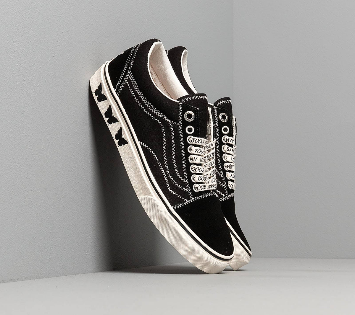 True White Old Skool Shoes W419382