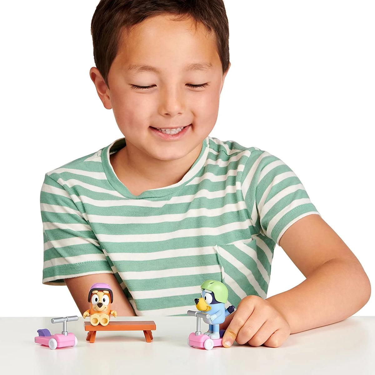 Bluey Dog Vehicle 2-Pack, 2.5-3" Articulated Figures X606304