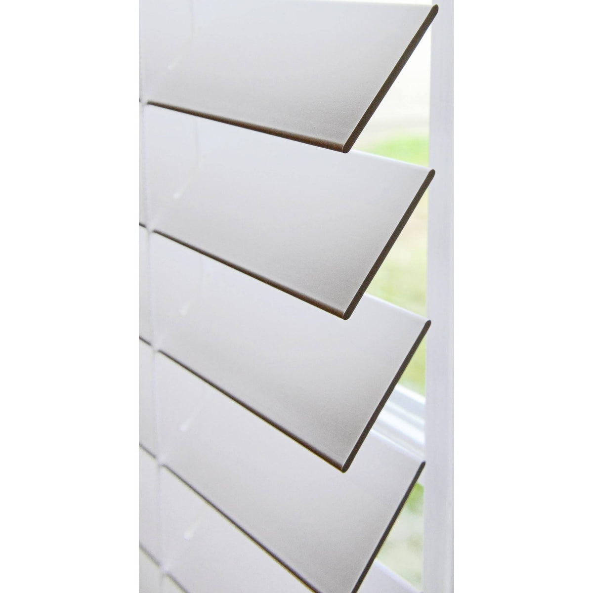 White Cordless Faux Wood Blind F93194